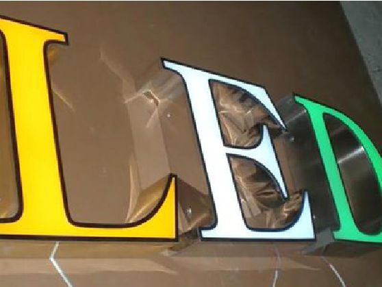 南江介绍LED招牌的基础知识。